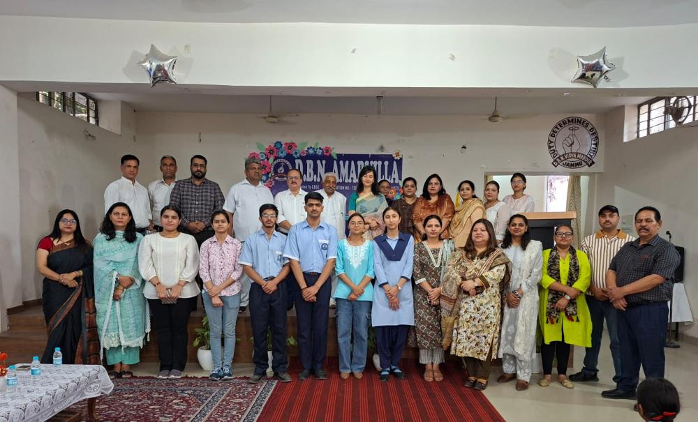 DBN Vidya Mandir Amarvilla felicitated the board toppers