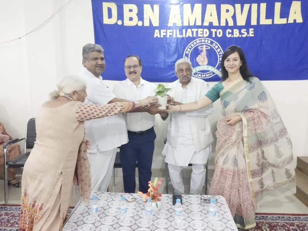 DBN Vidya Mandir Amarvilla felicitated the board toppers