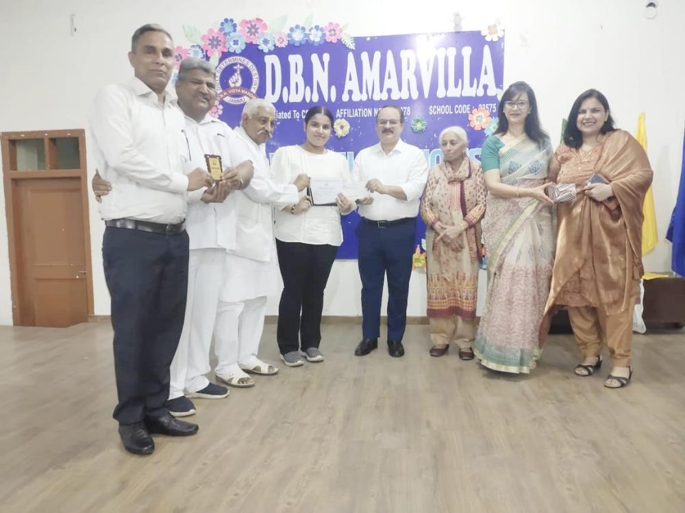 DBN Vidya Mandir Amarvilla felicitated the board toppers
