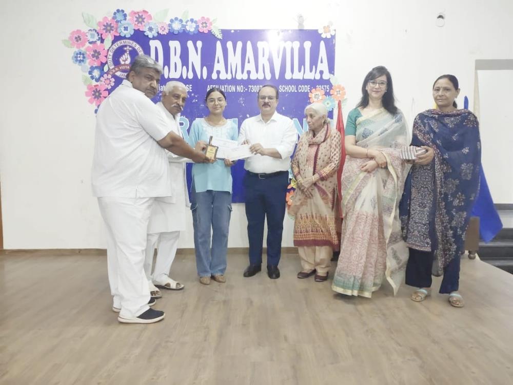 DBN Vidya Mandir Amarvilla felicitated the board toppers