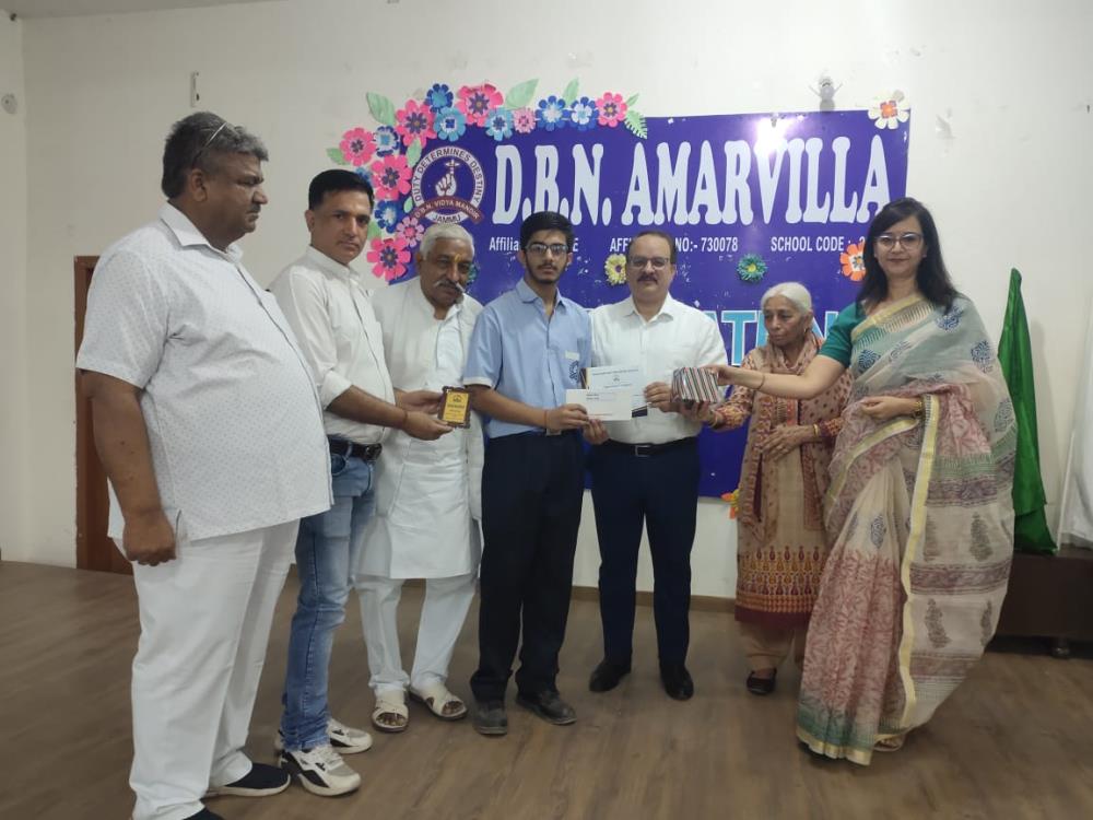 DBN Vidya Mandir Amarvilla felicitated the board toppers